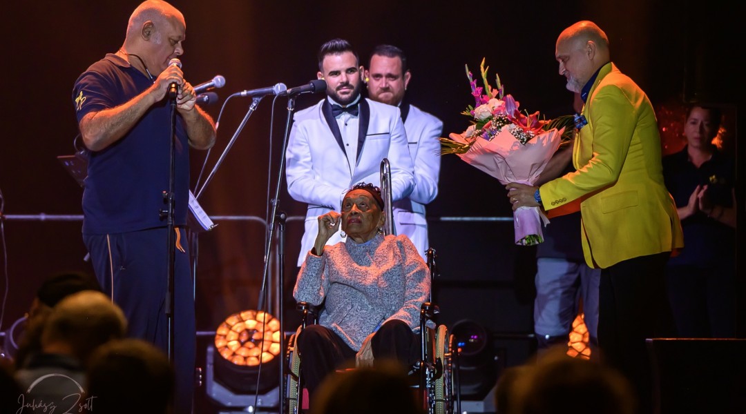 Köszönjük azt a megtiszteltetést Omara Portuondo művésznőnek